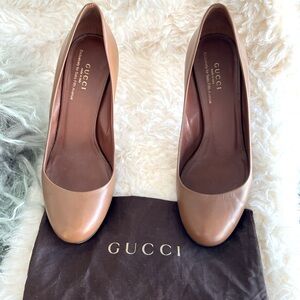 Gucci Round Toe Pumps